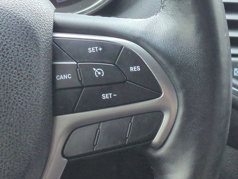 Used 2018 Jeep Grand Cherokee Laredo AWD/4WD image 24