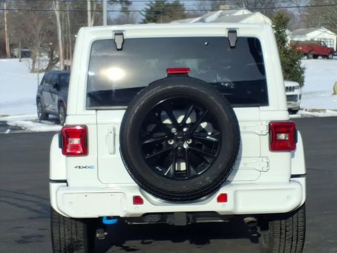 Used 2021 Jeep Wrangler Unlimited Sahara AWD/4WD image 4