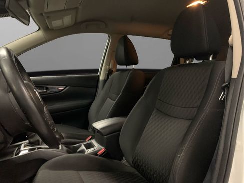 Used 2019 Nissan Rogue SV image 9