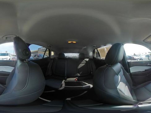 Used 2025 Chevrolet Trax LT w/ LT Convenience Package FWD image 36