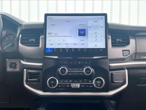 Used 2024 Ford Expedition XLT image 38