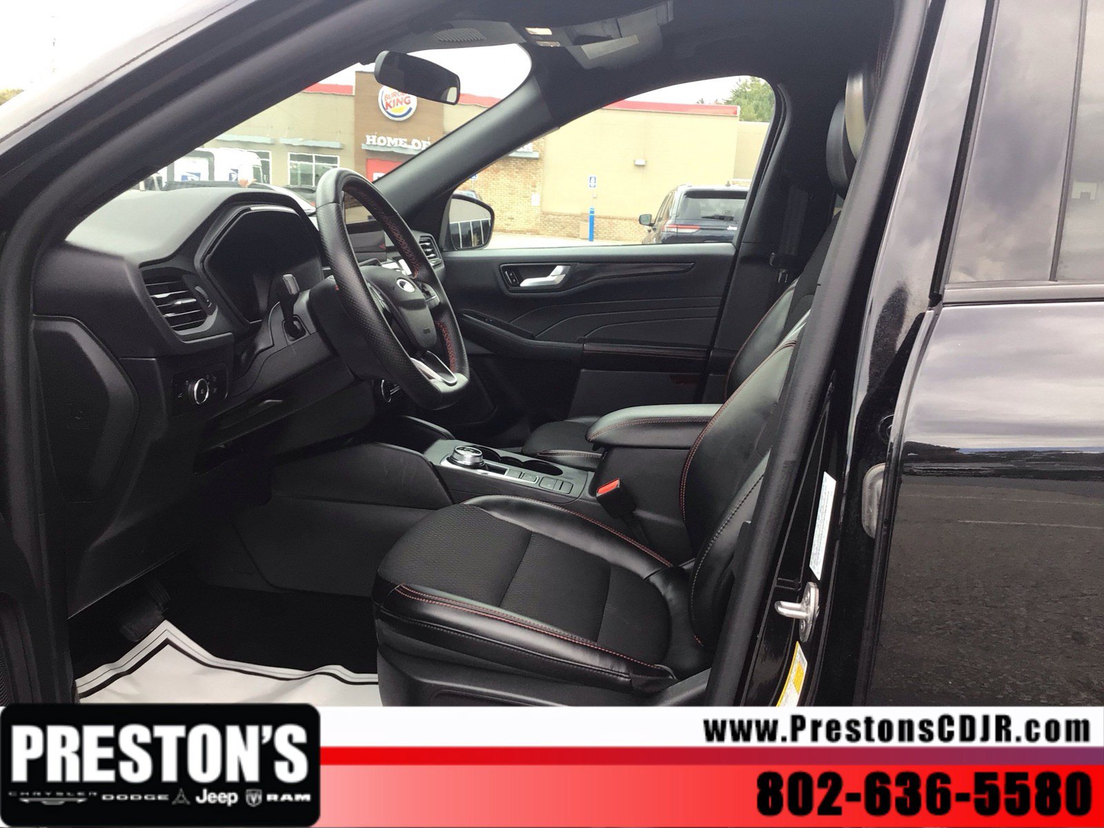 Used 2025 Ford Escape ST-Line Select AWD/4WD image 2