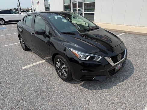 Used 2021 Nissan Versa SV FWD image 2