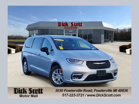 Used 2024 Chrysler Pacifica Touring-L image 1