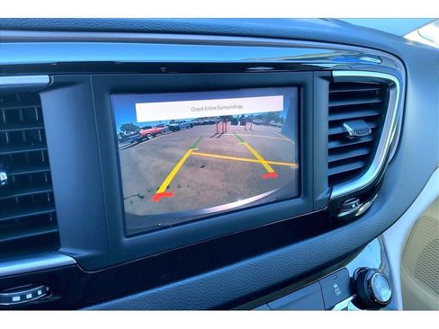 Used 2022 Chrysler Voyager LX FWD image 23