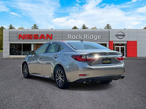 Used 2017 Lexus ES 350 w/ Navigation System Package FWD image 4
