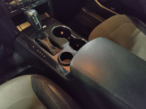 Used 2017 Ford Explorer XLT w/ Equipment Group 202A image 26