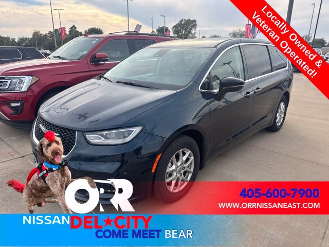 Used 2024 Chrysler Pacifica Touring-L FWD image 1