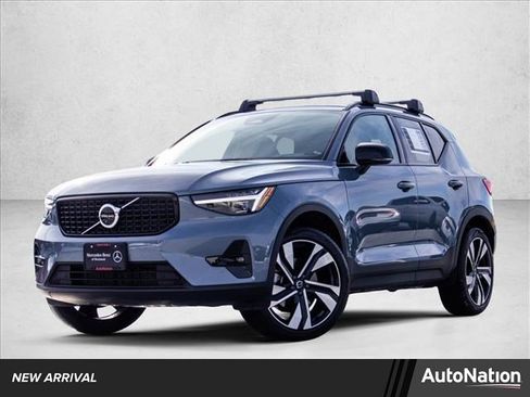 Used 2023 Volvo XC40 B5 Ultimate w/ Protection Package Premier image 1