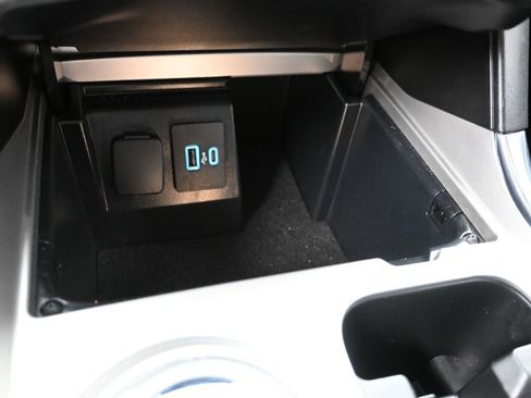 Used 2022 Ford Explorer XLT w/ Equipment Group 202A image 18