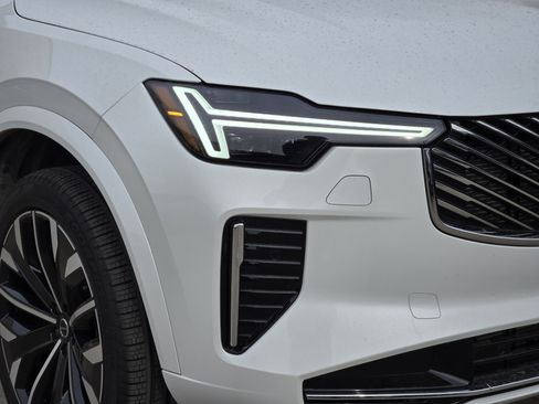 New 2025 Volvo XC90 B6 Core w/ Protection Package Premier image 11