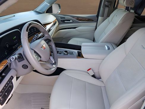 Certified 2024 Cadillac Escalade Premium Luxury Platinum AWD/4WD image 9