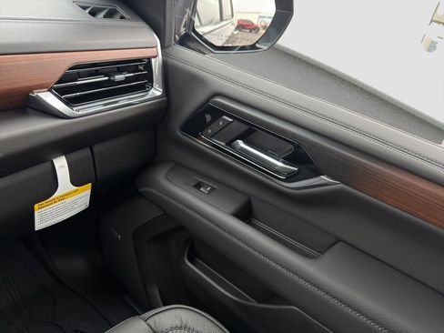 New 2026 GMC Yukon Denali w/ Sun & Power Step Package AWD/4WD image 17