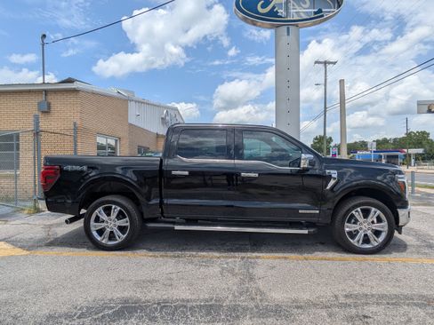 Used 2025 Ford F150 Lariat w/ Equipment Group 502A High AWD/4WD image 3