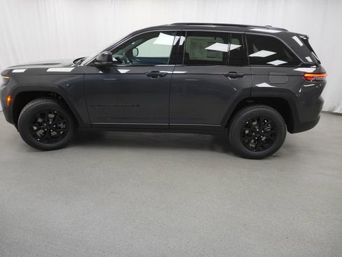 New 2026 Jeep Grand Cherokee Altitude AWD/4WD image 14