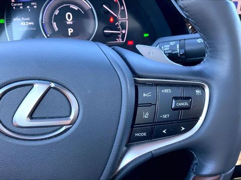 Used 2023 Lexus ES 300h w/ Luxury Package image 25