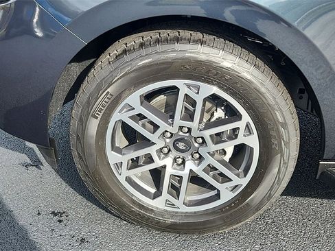 New 2025 Ford Expedition Active image 14