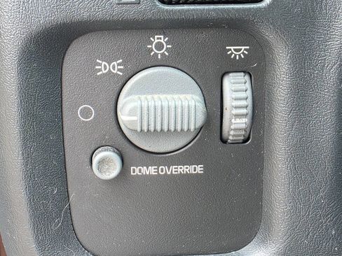 Used 2000 Chevrolet S10 Pickup LS w/ Preferred Equipment Group image 15