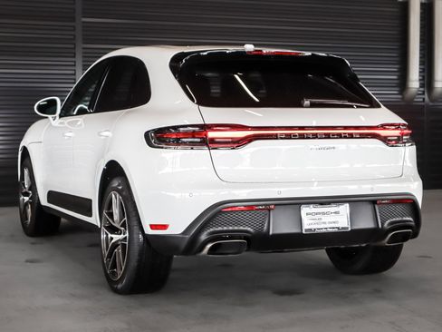 Certified 2025 Porsche Macan image 3