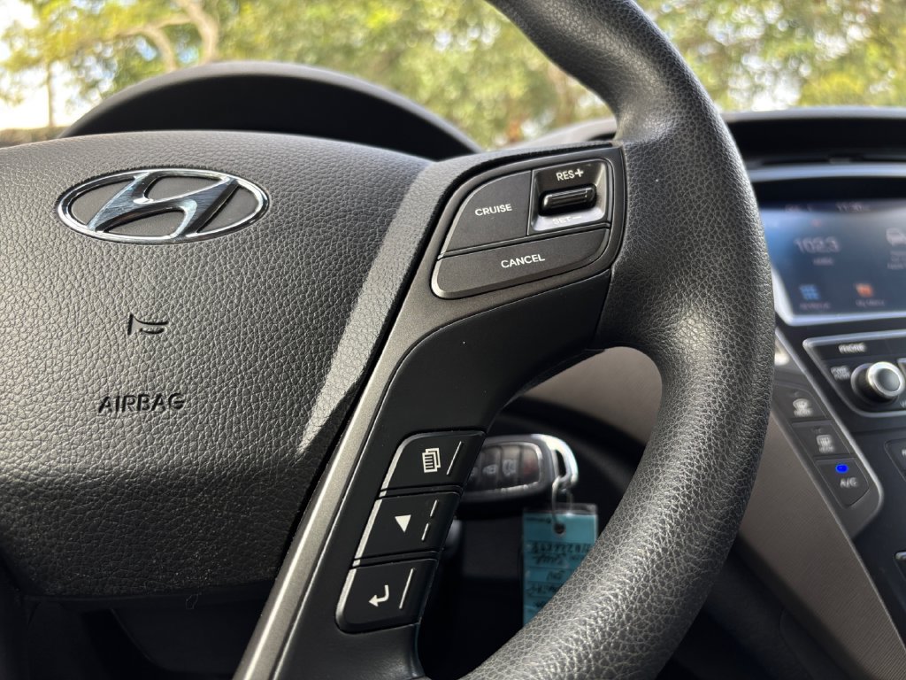 Used 2017 Hyundai Santa Fe SE FWD image 23