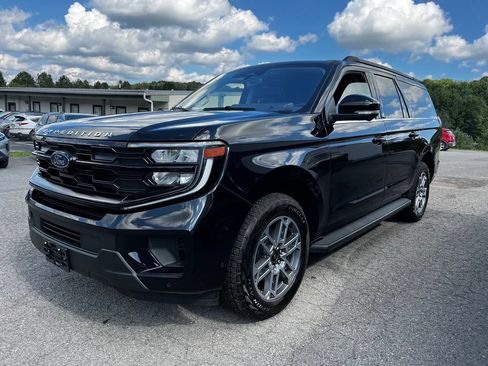 Used 2025 Ford Expedition Max Active AWD/4WD image 5