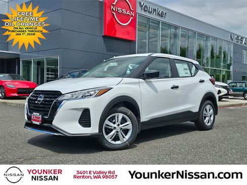 New 2025 Nissan Kicks Play S image 1