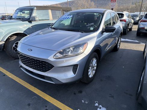 Used 2022 Ford Escape SE image 4