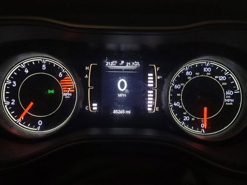 Used 2020 Jeep Cherokee Latitude Plus image 23