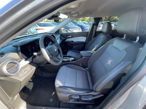 Used 2025 Chevrolet Trax LT image 25