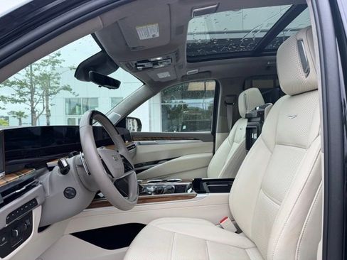 Certified 2025 Cadillac Escalade Sport Platinum w/ LPO, ONYX Package AWD/4WD image 6