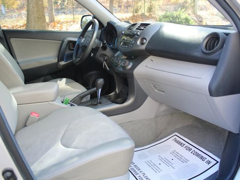 Used 2009 Toyota RAV4 2WD image 18