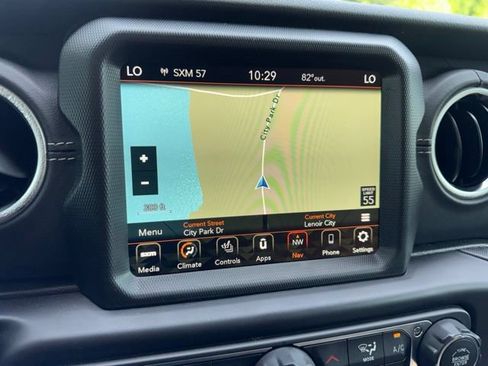 Used 2022 Jeep Wrangler Unlimited Rubicon 4xe w/ Cold Weather Group AWD/4WD image 22