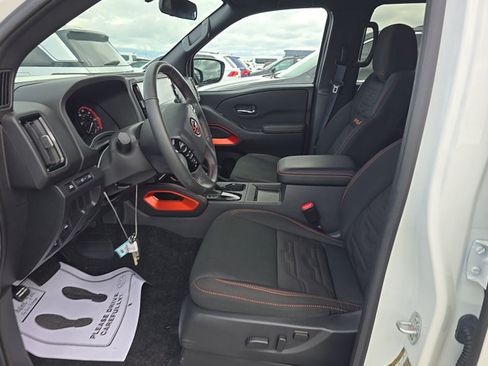 Used 2025 Nissan Frontier PRO-4X AWD/4WD image 5