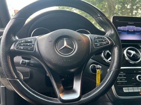 Used 2019 Mercedes-Benz GLA 250 w/ Convenience Package image 14