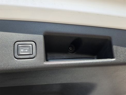 Used 2023 Chevrolet Equinox Premier image 28