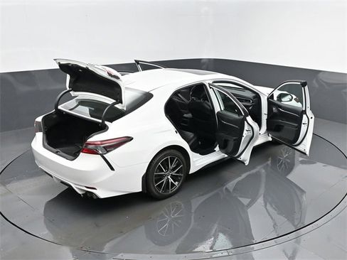 Used 2023 Toyota Camry SE w/ Cold Weather Package image 26