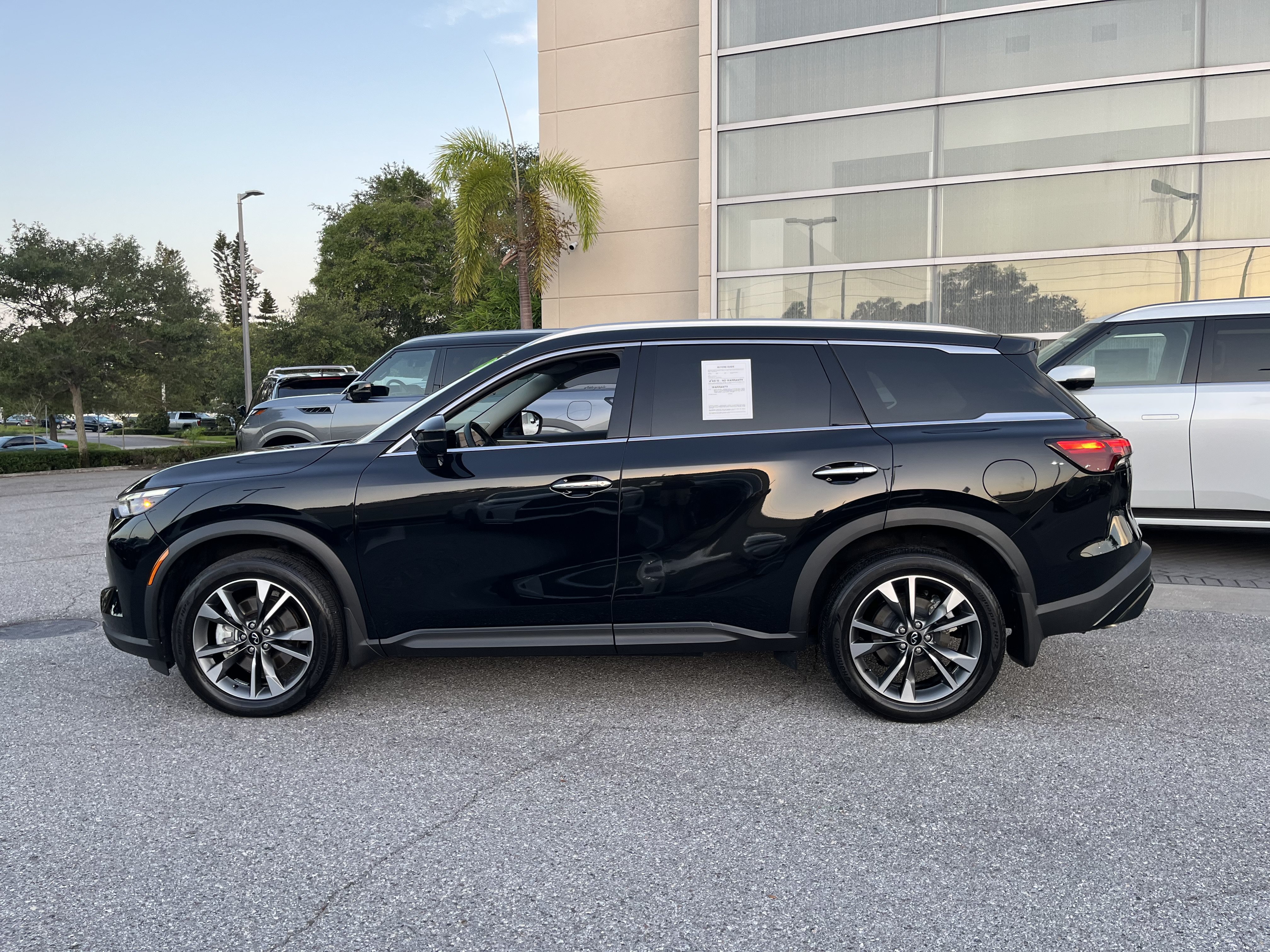 Certified 2025 INFINITI QX60 Luxe w/ Vision Package AWD/4WD image 6