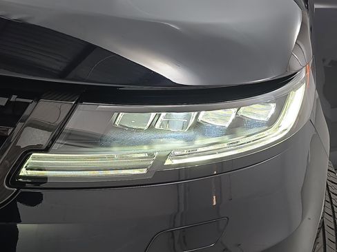 Used 2025 Land Rover Range Rover Sport SV Edition Two image 32