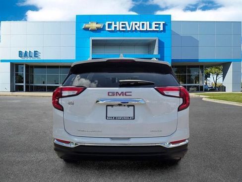 Used 2024 GMC Terrain SLT w/ Infotainment Package II AWD/4WD image 4