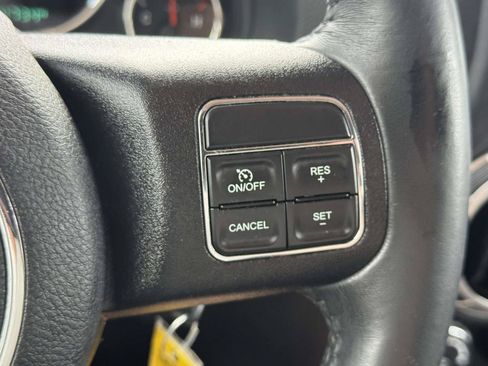 Used 2018 Jeep Wrangler Unlimited Sahara w/ Connectivity Group AWD/4WD image 19
