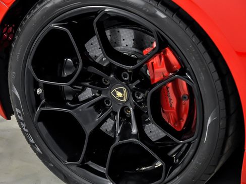 Used 2021 Lamborghini Huracan EVO RWD image 20