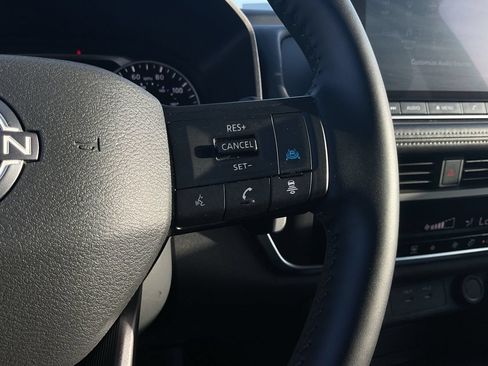 Used 2025 Nissan Rogue SV FWD image 24
