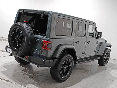 Used 2025 Jeep Wrangler Unlimited Sahara image 6