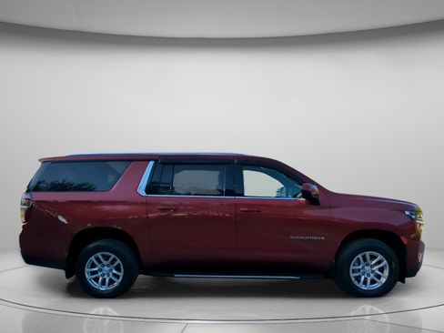 Used 2021 Chevrolet Suburban LT RWD image 32