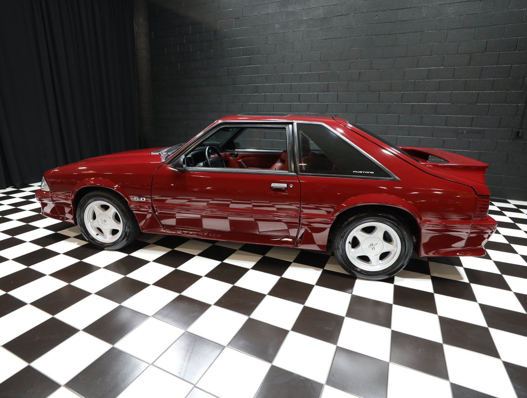 Used 1990 Ford Mustang GT RWD image 30