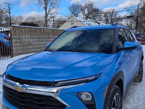 Used 2024 Chevrolet TrailBlazer LT w/ LPO, Blackout Package image 5