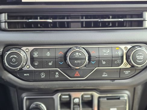 New 2026 Jeep Gladiator Mojave image 13