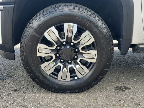 Used 2024 GMC Sierra 2500 Denali w/ Denali Reserve Package AWD/4WD image 12