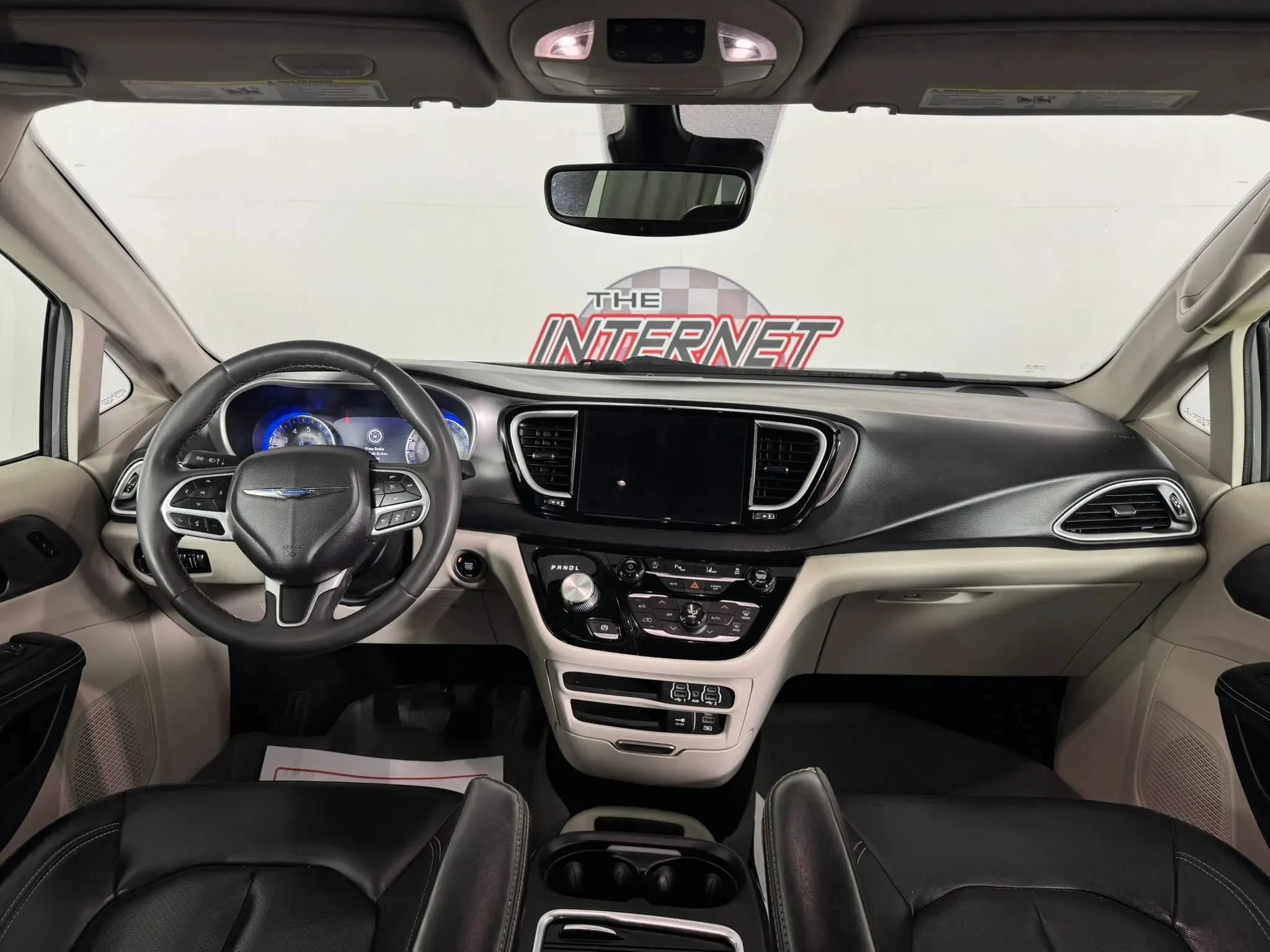 Used 2022 Chrysler Pacifica Touring-L FWD image 11