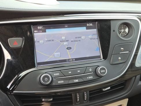 Used 2020 Buick Envision Essence w/ Experience Buick Package FWD image 18